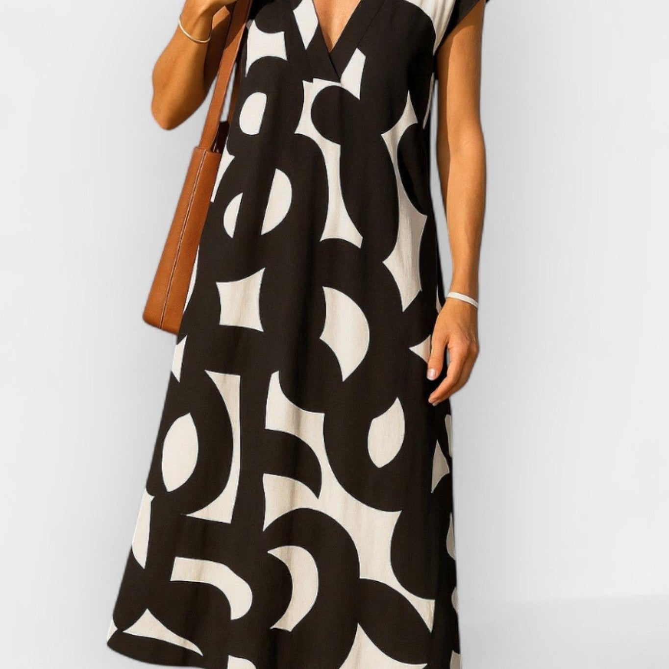 Camilla | Sukienka z dekoltem w serek